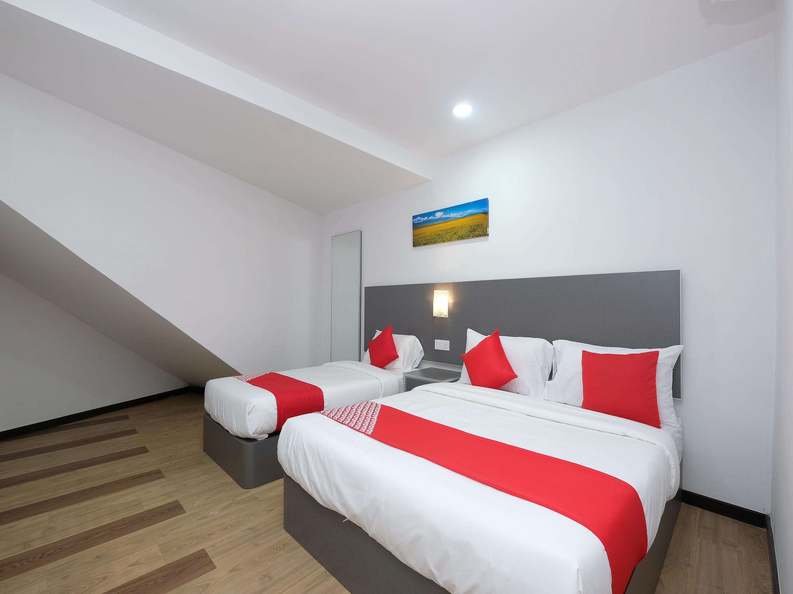 Oyo 44043 First Garden Hotel Куантан Екстер'єр фото