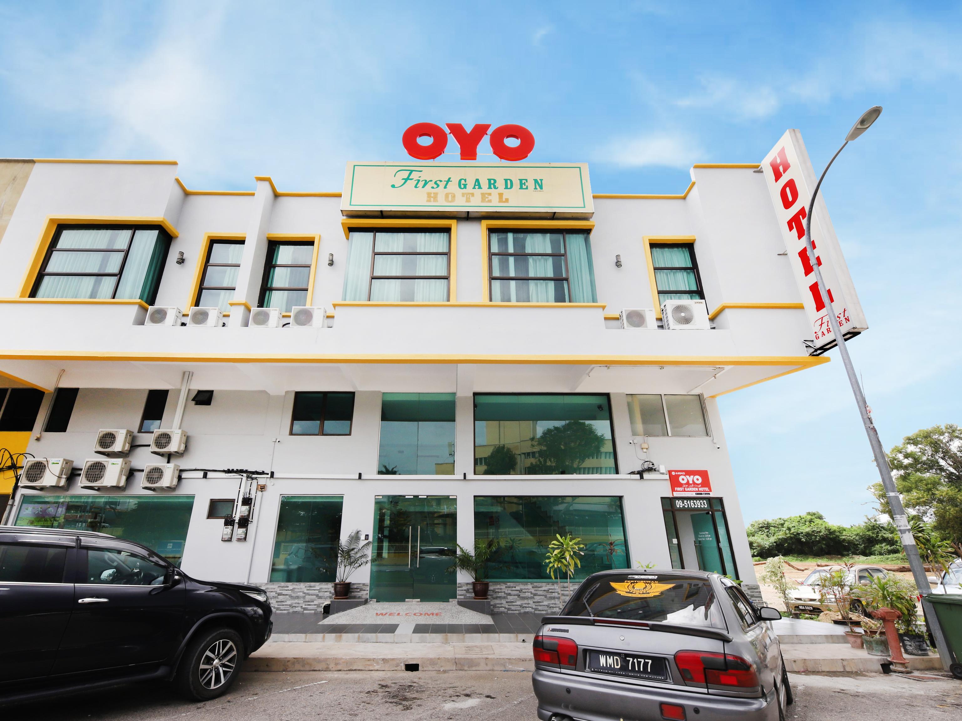Oyo 44043 First Garden Hotel Куантан Екстер'єр фото